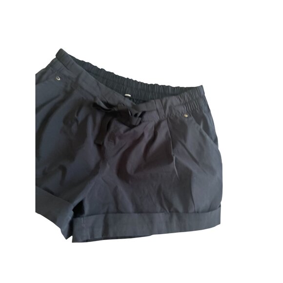 LULULEMON Women's Black Cuffed Shorts Size 10 - Picture 4 of 8